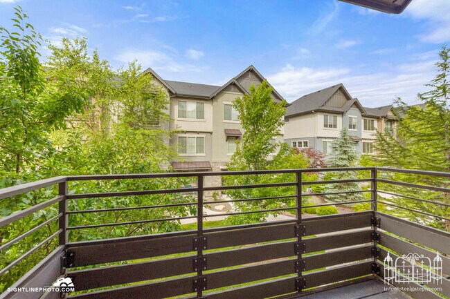 Building Photo - 3287 E Thoroughbred Ln