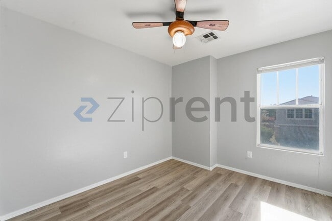 Building Photo - 3852 E Fruitvale Ave