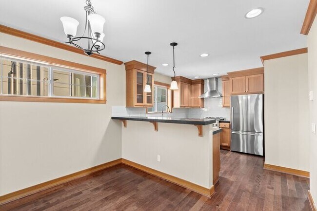 Building Photo - BEAUTIFUL Urban Townhome in Coveted West S...