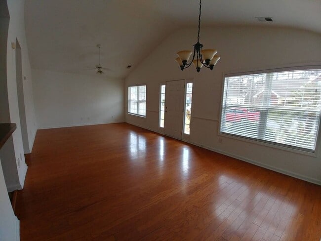 Building Photo - Adorable Well Kept Rental Home in Arrowhead