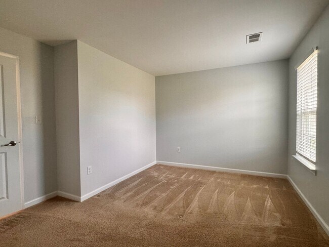 Building Photo - 145 Holly Hill Dr