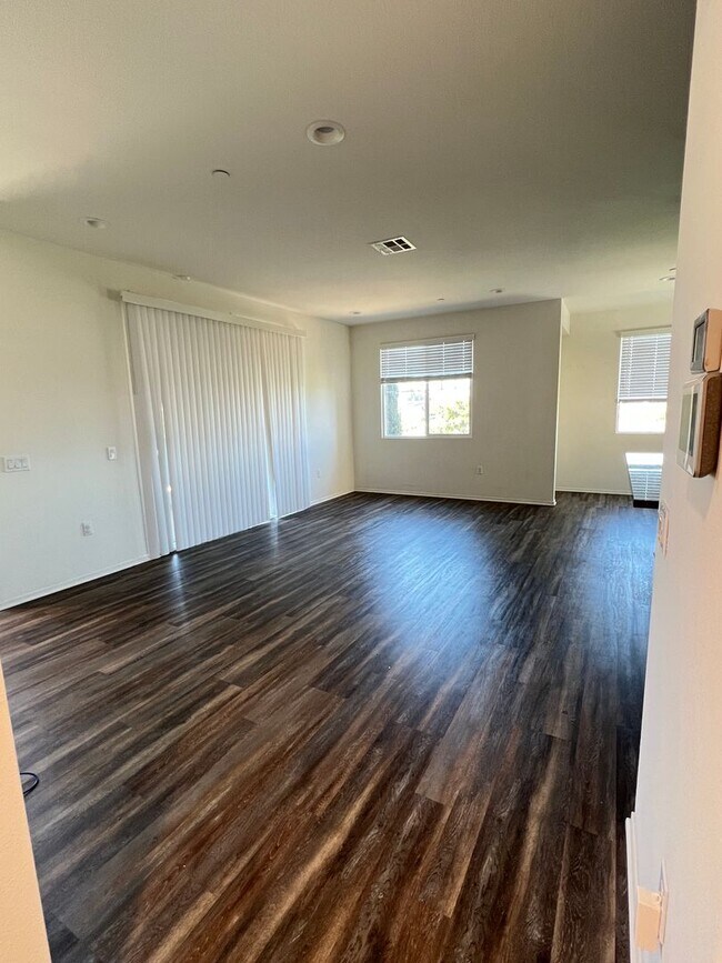 Building Photo - Three bedroom three bathroom home in Otay Mesa