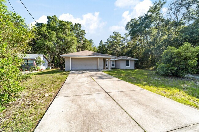 Building Photo - Peaceful 3-Bedroom Home with Open Floor Plan & Two-Car Garage in Rainbow Lakes Estates!
