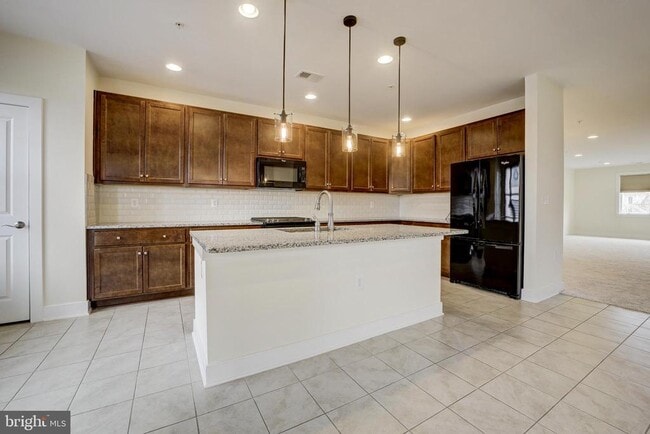 Building Photo - 620 McKenzie Ave