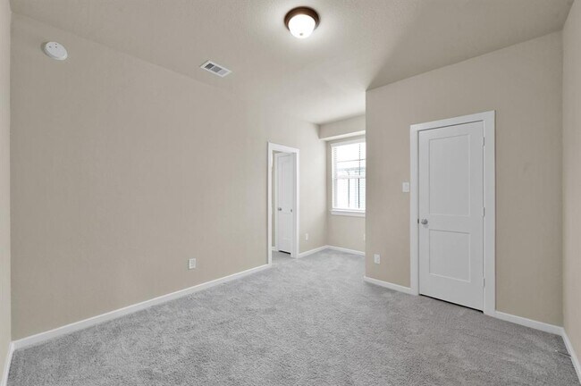 Building Photo - 308 N Spotted Fern Dr
