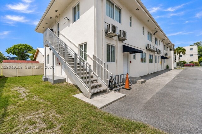 Building Photo - 6647 SW 59th St