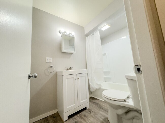 Building Photo - 85 Bridge St