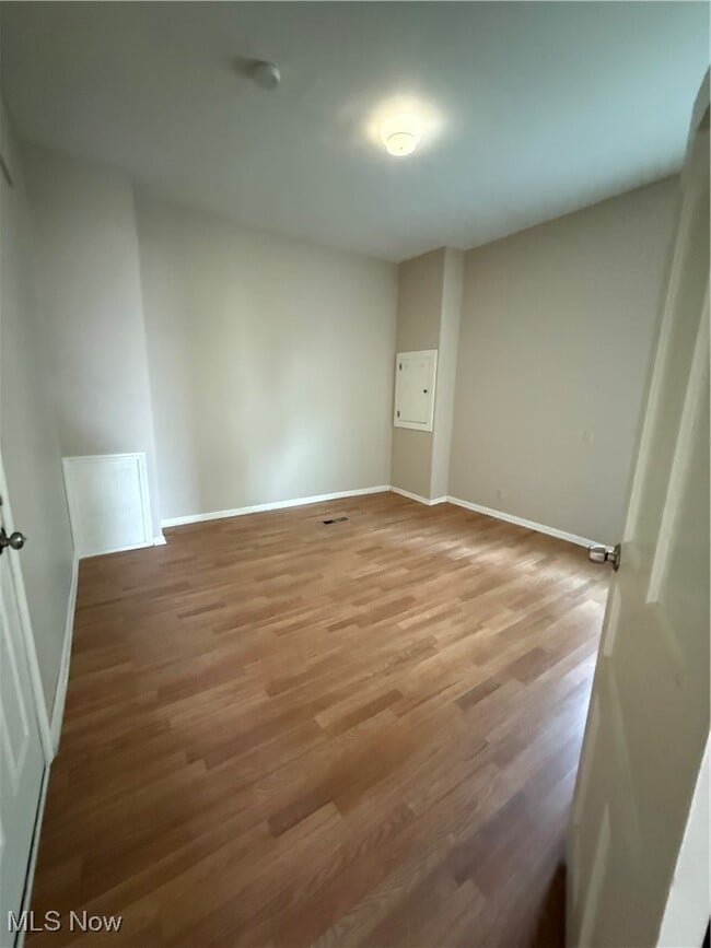 Building Photo - 1337 Maple Ave