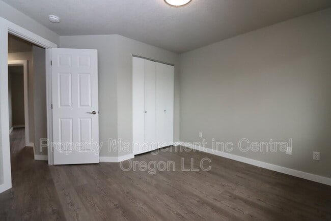 Building Photo - 1472 NE Whisper Ridge Dr