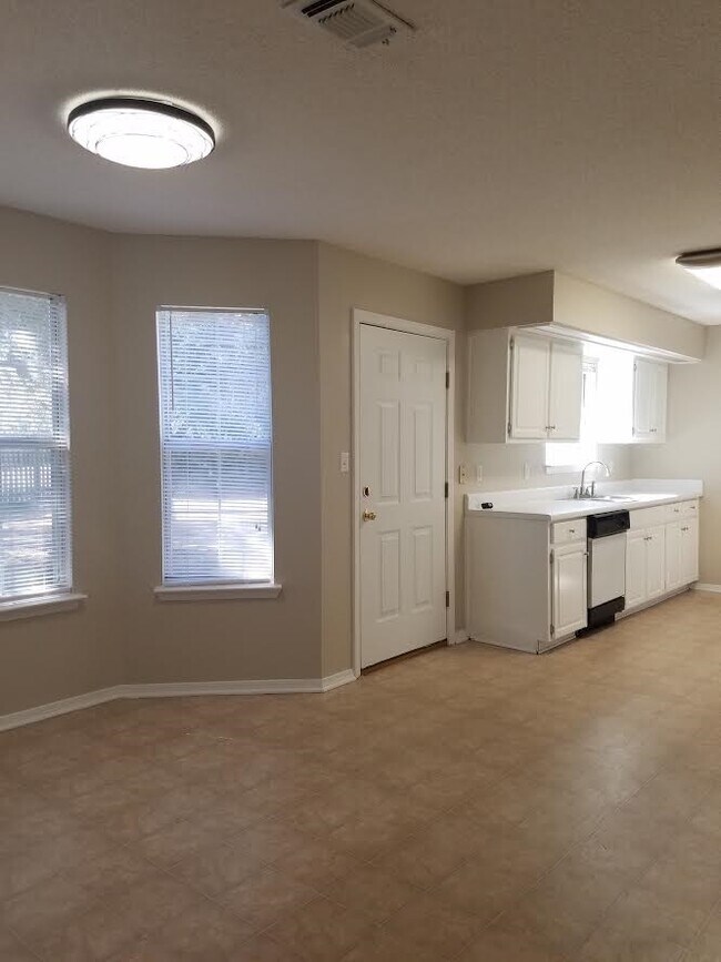 Building Photo - 109 Mirabelle Cir