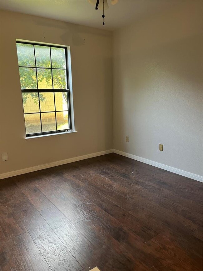 Building Photo - 1307 T H Johnson Dr