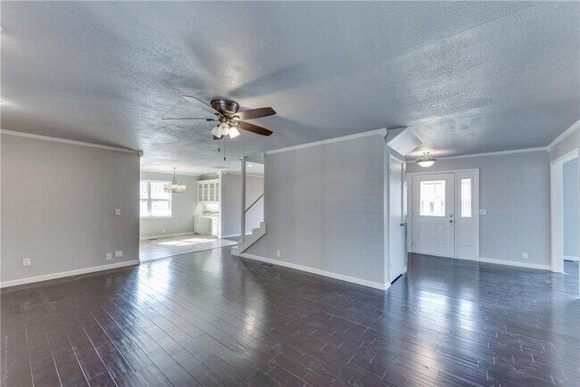 Building Photo - Luxury Living in Quail Creek!!