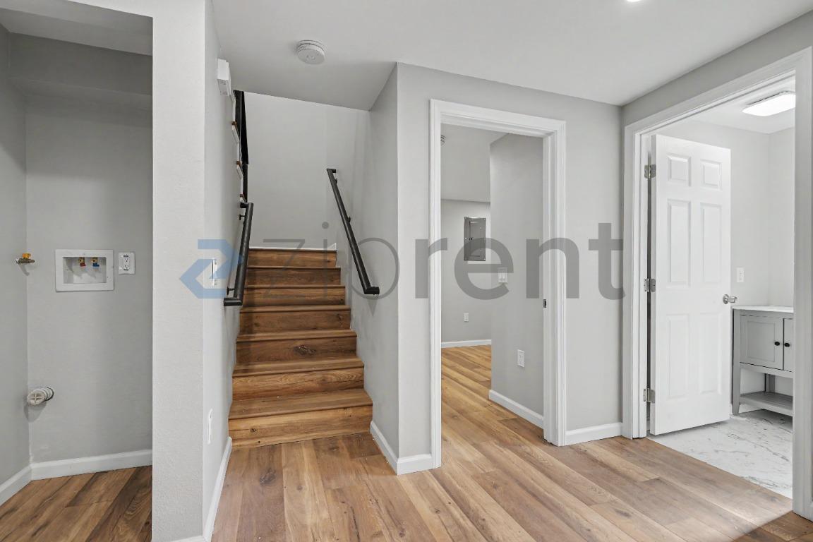 Building Photo - Unit