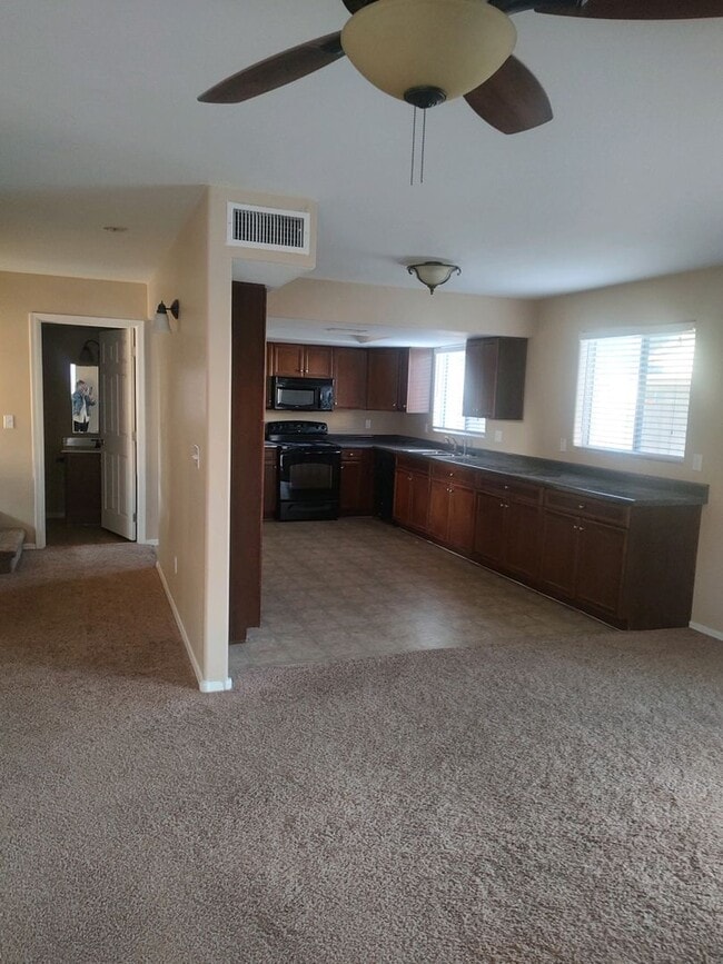 Building Photo - Alma School / Elliot 4 bedroom home