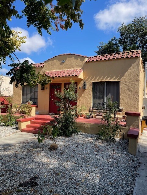 Primary Photo - 3430 Cattaraugus Ave