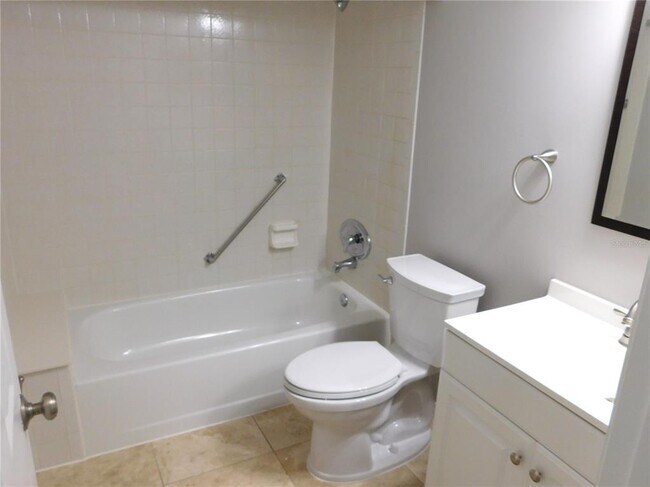 Building Photo - 1308 Pine Ridge Cir E