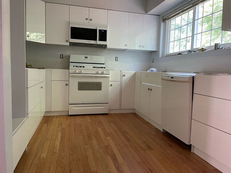 Building Photo - 8308 Southern Oaks Ct
