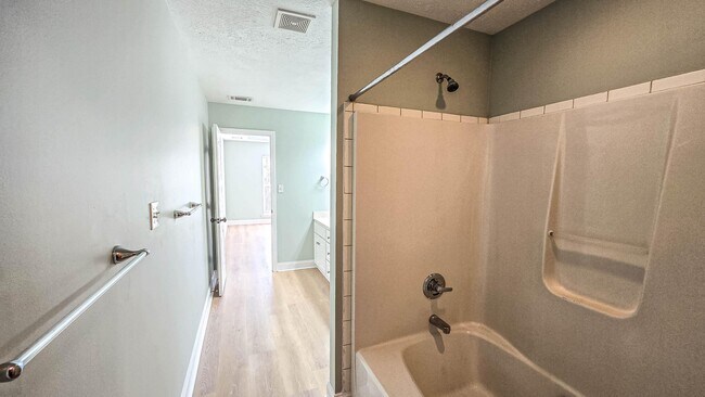 Building Photo - 831 Landing Dr