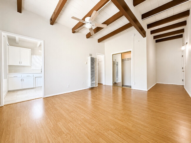 Building Photo - 1718 S Bundy Dr