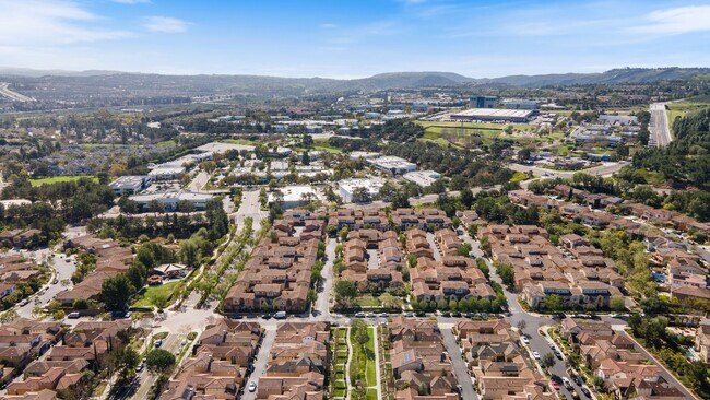 Building Photo - Stunning 4 Bedroom Home in Aliso Viejo!