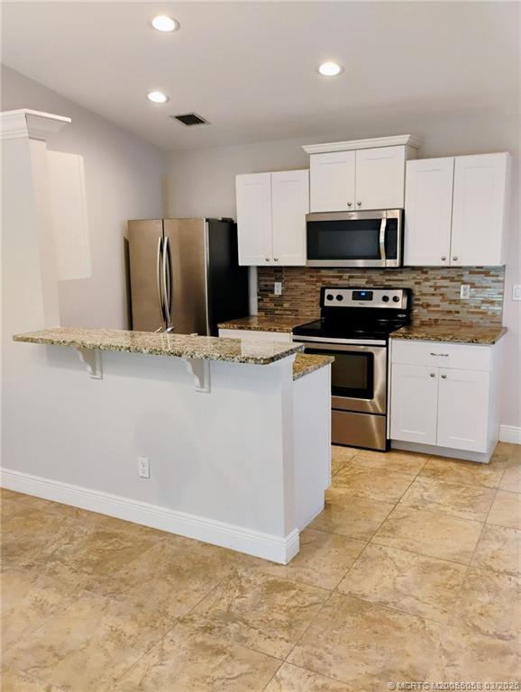 Building Photo - 6655 SE Morningside Dr