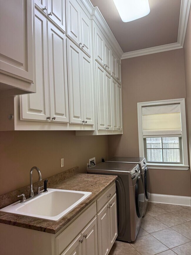 Building Photo - Rental Property in Twelve Oaks