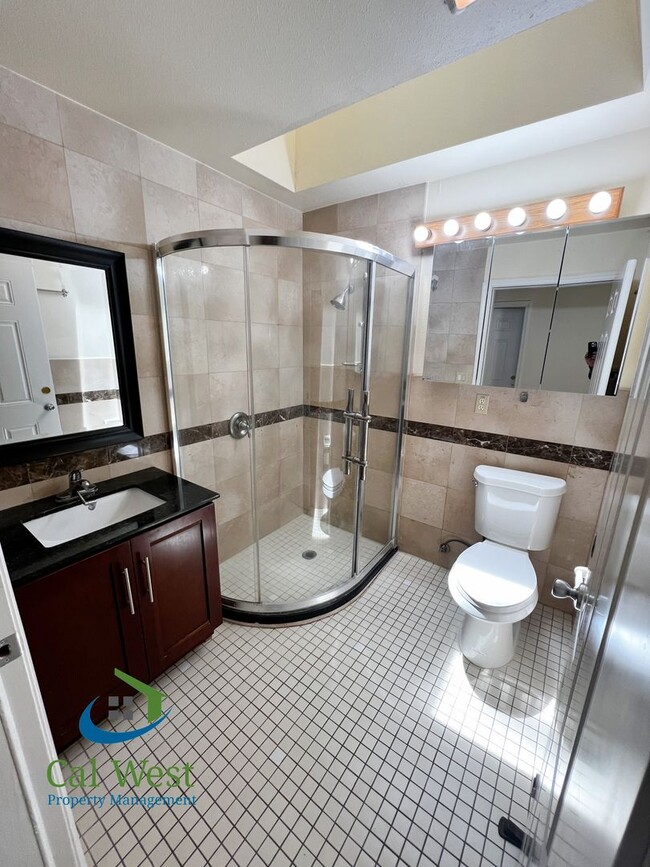 Building Photo - $5800 - Spacious 5 Beds 4 baths with large...