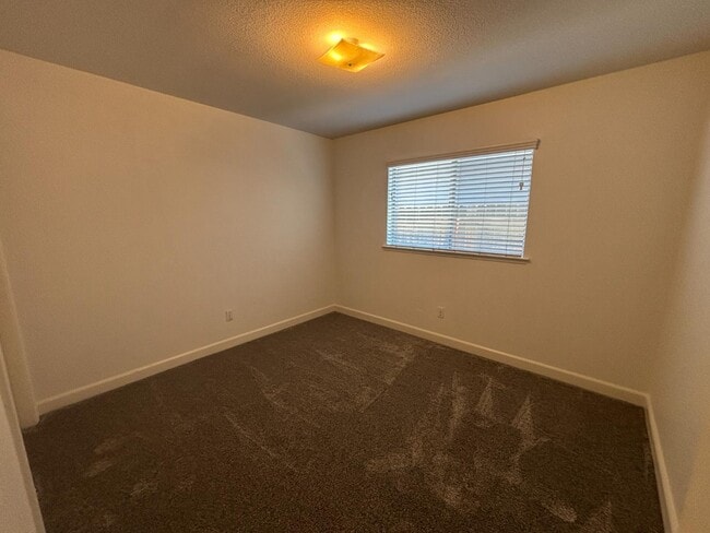 Building Photo - 5754 W Tenaya Ave