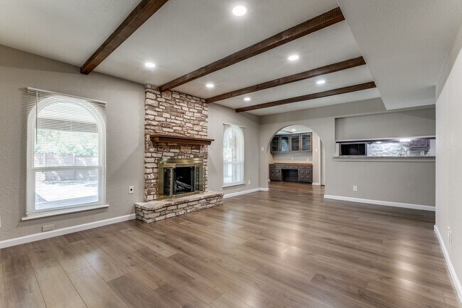 Building Photo - 10215 Charter Ridge