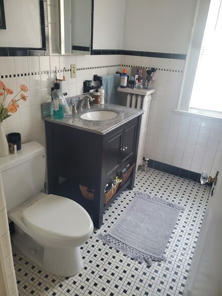 Bath - 1416 Boulevard