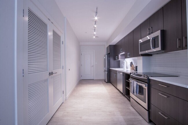 Building Photo - 900 Beacon St