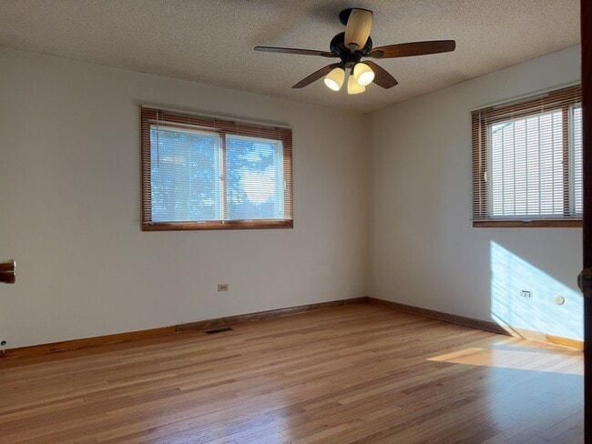 Building Photo - 580 N State St