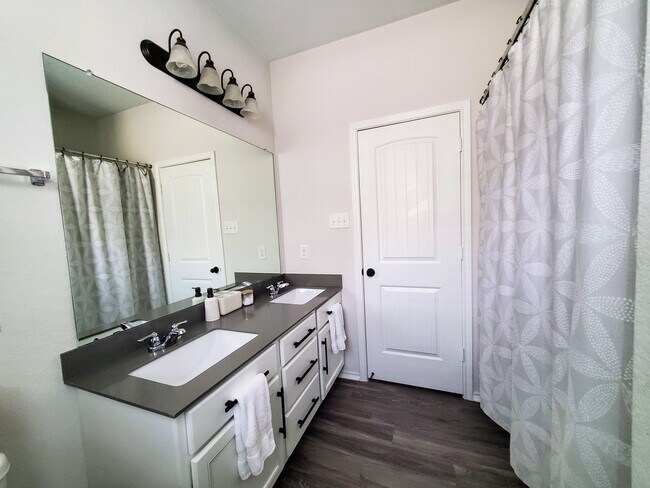 Building Photo - 14120 James Garfield St