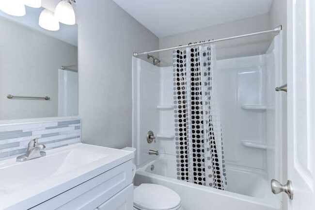 Building Photo - Ensign Ave Duplex