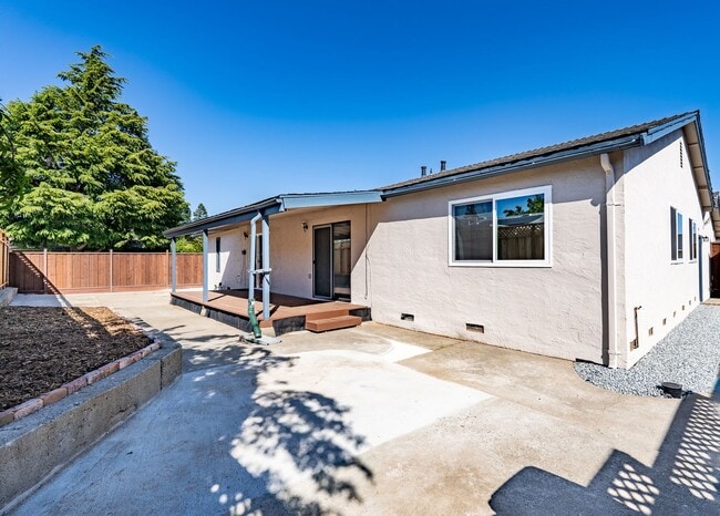 Building Photo - 1525 Jasmine Way