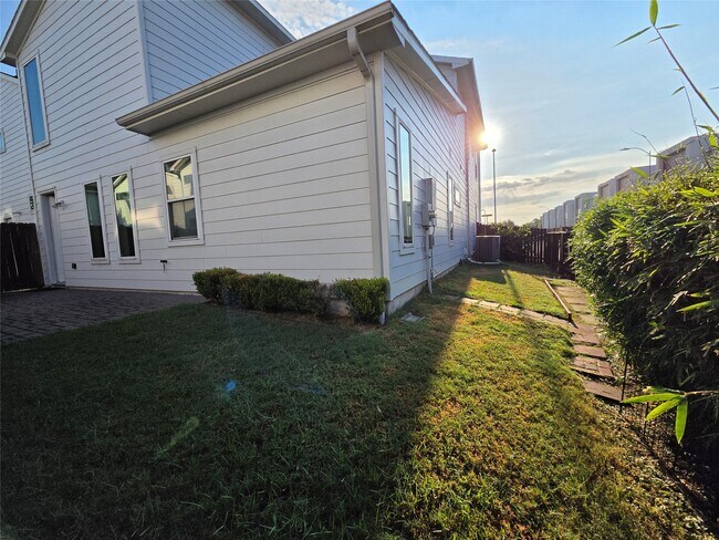 Building Photo - 5403 Tocayo Pl