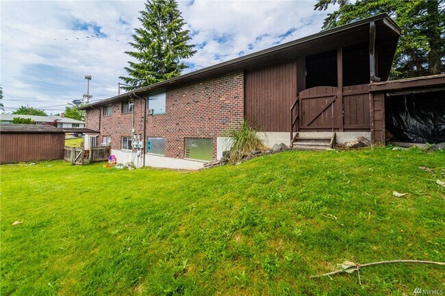 Building Photo - Davisson Tri-Plex