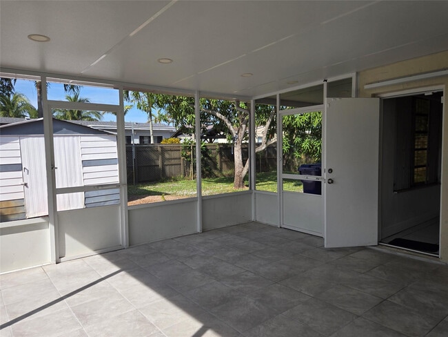 Building Photo - 2606 Alcazar Dr