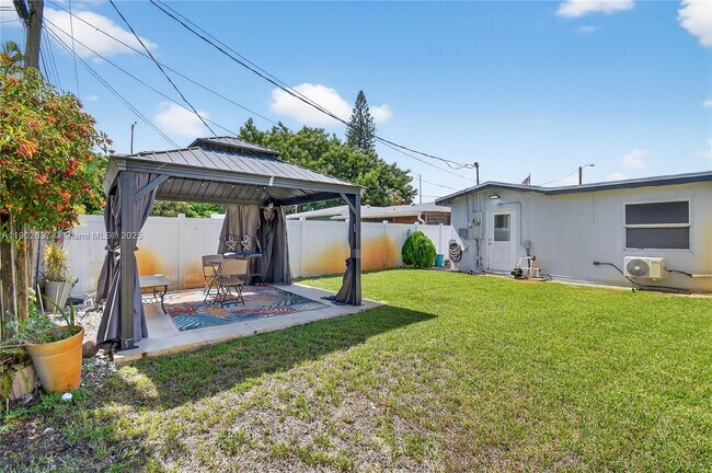 Building Photo - 554 NW 46th St