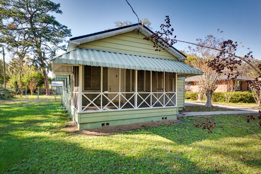 Building Photo - 2652 Merwyn Rd