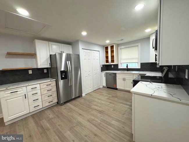 Building Photo - 203 Henson Rd