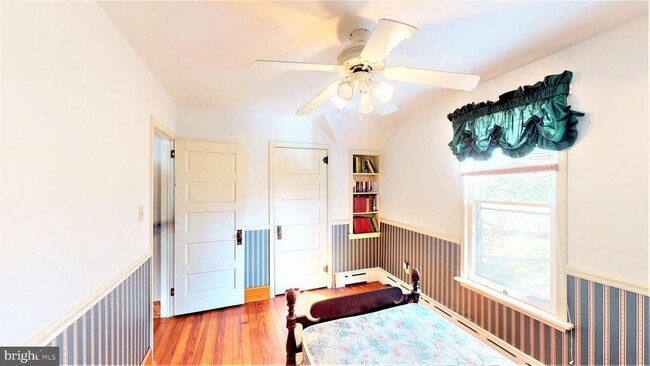 Building Photo - 726 BLOOMING Glen
