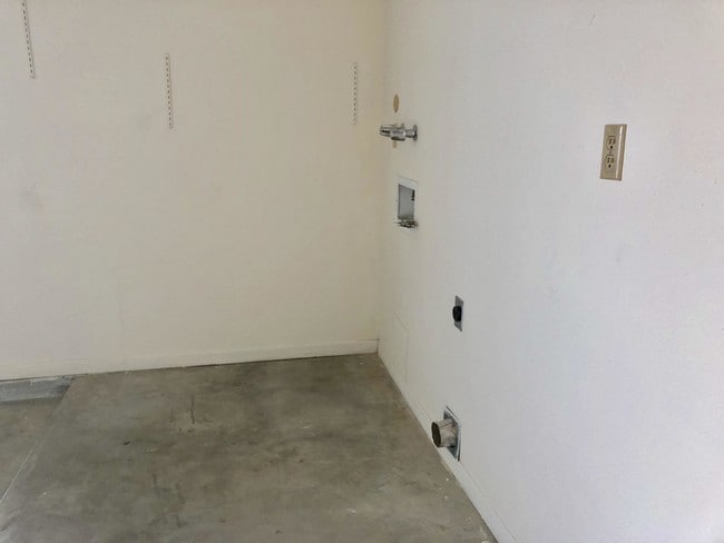 Building Photo - 7136 Orizaba Ave