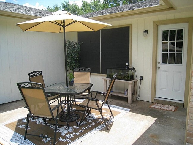 Building Photo - 3103 Sam Houston Dr