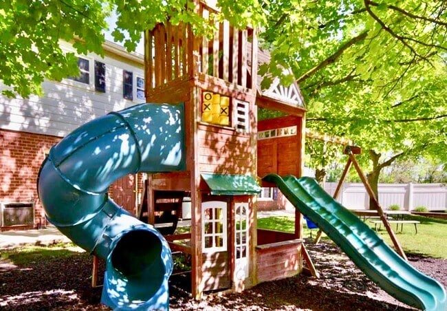 Building Photo - 27654 Echo Valley E