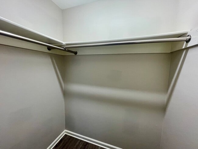 Building Photo - Updated home within walking distance of UAMS