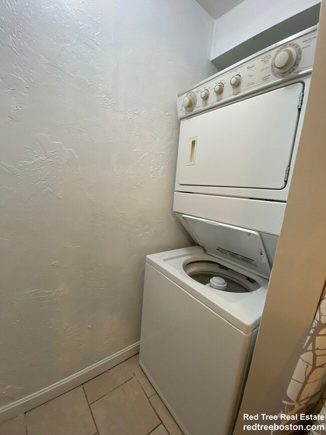 Building Photo - 1400 Lagrange St