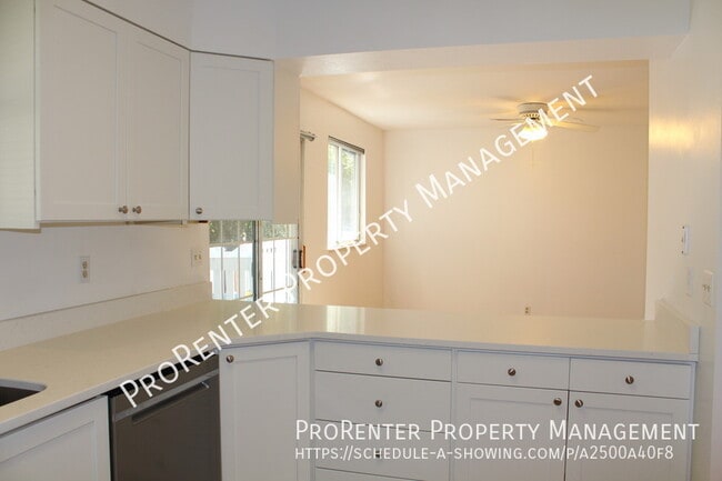 Building Photo - 523 Applewood Dr