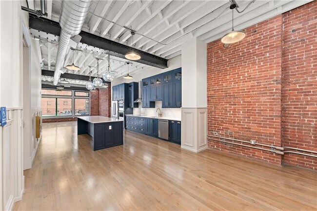 Building Photo - 915 Liberty Ave