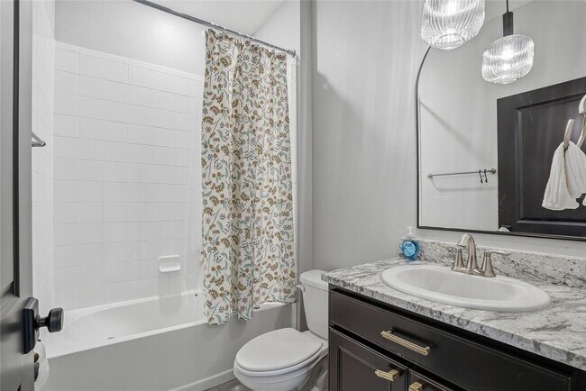 Building Photo - 3228 Living Coral Dr